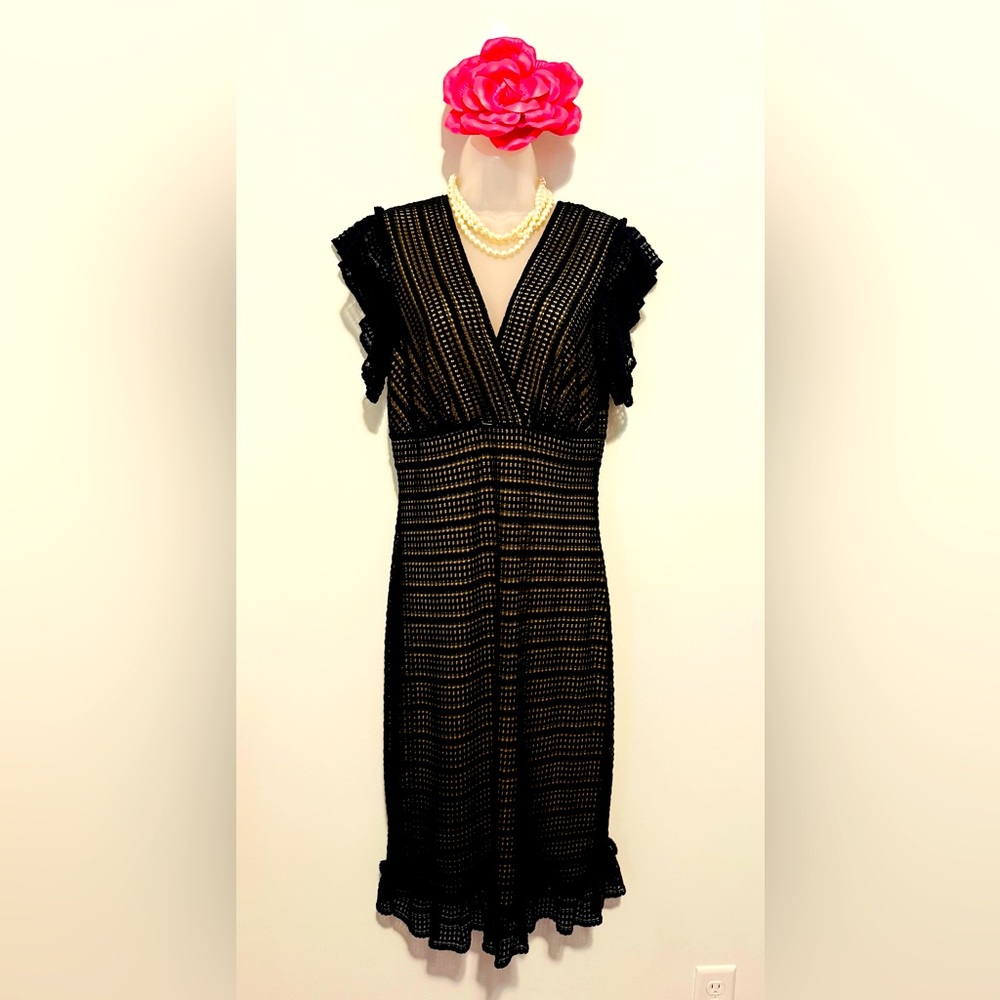 ❤️‍🔥NWT GORGEOUS Max Studio Black form fitting Midi Dress 👗